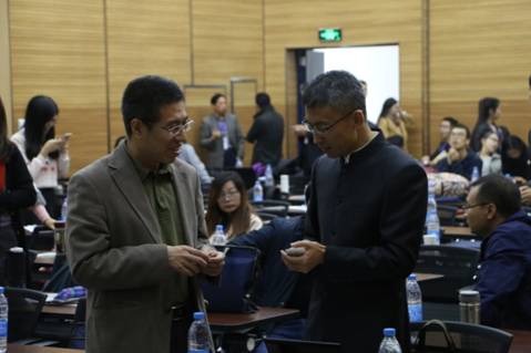 学者与企业代表交流.JPG